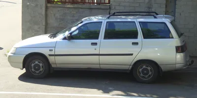 File:Lada 2111 (silver colored) in Kyiv.jpg - Wikimedia Commons