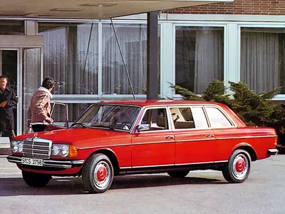 Классический Mercedesbenz W123 На Улице — стоковые фотографии и другие  картинки 1970-1979 - 1970-1979, 1980-1989, Автомобиль - iStock