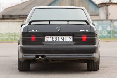 Посмотрите на Mercedes-Benz 190 с двигателем V12 от «шестисотого» — Motor