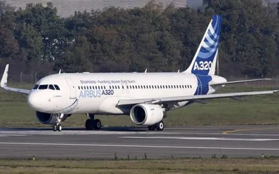 Самолет Airbus A320 Авиакомпании Aegean Airlines В Аэропорту Гамбурга В  Германии — стоковые фотографии и другие картинки Аэробус A320 - iStock