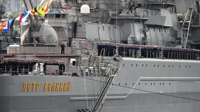 Модель крейсера проекта 1144 «Орлан» Северного флота «Адмирал Нахимов»  длина- 80см. Стеклянный футляр. | \"ПОДАРИ ПРЕЗЕНТ\"
