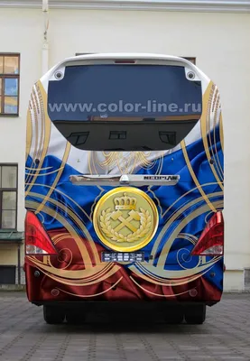 Автобус для Сборной Российской Федерации - аэрография на белом автобусе.