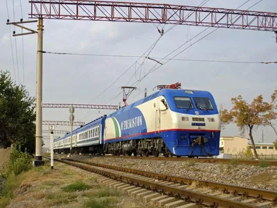 Бухара: высокоскоростные поезд и железнодорожный вокзал Afrosiyob  Редакционное Стоковое Изображение - изображение насчитывающей паровоз,  узбек: 103479859