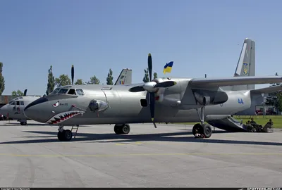 У самолета Ан-24 повредилось шасси при посадке в Якутии