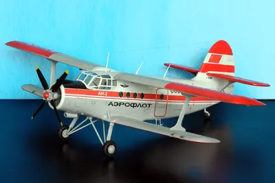 Собранная модель самолета Ан-24 1/144