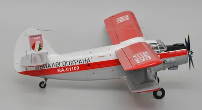 Сборная модель Советский многоцелевой самолет Ан-2 (Кукурузник)
