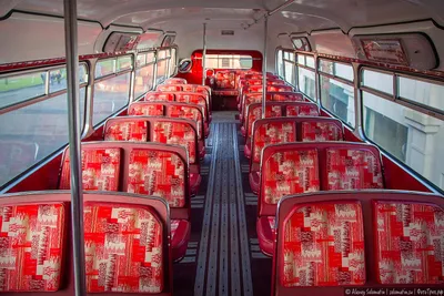 Английский двухэтажный красный автобус…» — создано в Шедевруме