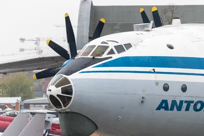 Тяжелый транспортный самолет Ан-22 \"Антей\". - Российская авиация