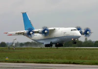 Самолет АНТ-225 \"Антонов\" доставит 200 тонн медицинского оборудования в  Польшу