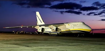Антонов 225 самый большой самолет в мире Редакционное Изображение -  изображение насчитывающей автомобиль, небо: 214736165