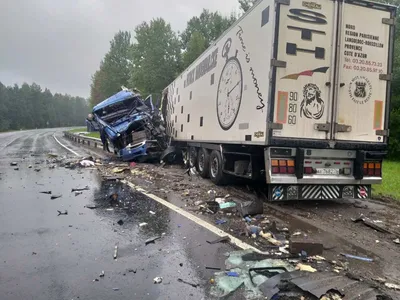 В Краснодарском крае две женщины погибли в ДТП легковушки и грузовиков