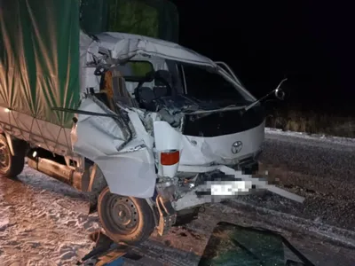 Под Омском в массовой аварии раздавило грузовики и полный пассажиров  автобус — СуперОмск