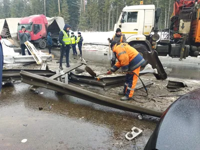 Авария из трех грузовиков заблокировала движение на КАДе | Санкт-Петербург  | ФедералПресс