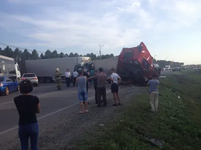 В Сыктывкаре грузовик перекрыл дорогу из-за аварии « БНК