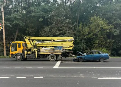 На месте аварии двух грузовиков и \"Газели\" на дороге под Липецком  образовалась пробка — LipetskMedia