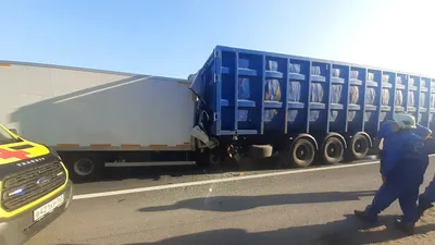 Масштабная авария грузовиков остановила движение на федеральной трассе М-7  в Вязниковском районе - новости Владимирской области