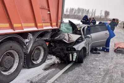 В аварии с грузовиком и «десяткой» в Ростове пострадали два человека