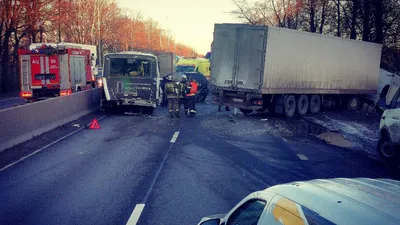 В Польше столкнулись пять грузовиков: один водитель погиб | bobruisk.ru