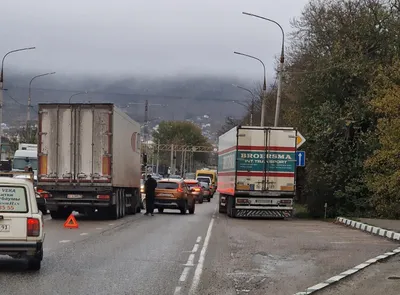 На Серовском тракте грузовик догнал «Камаз». Водитель погиб на месте (фото)