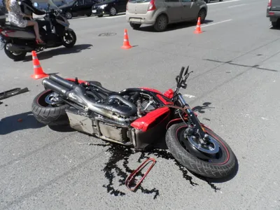 Впечатляющие фото аварий мотоциклов в форматах PNG, JPG, WebP