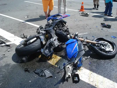 Новые фото аварий мотоциклов: скачать бесплатно в формате JPG