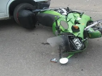 Скорость и катастрофы: захватывающие фотографии аварий на мотоциклах