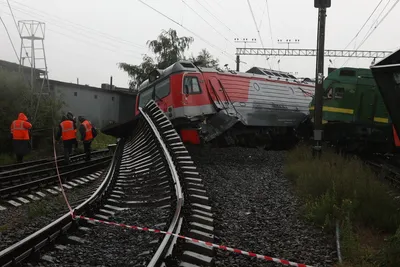 В Белгородской области на железнодорожном переезде КамАЗ столкнулся с  пассажирским поездом [обновлено] — FONAR.TV