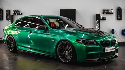 BMW 5 Series 🟢 винилография и оклейка в изумрудный Teckwrap