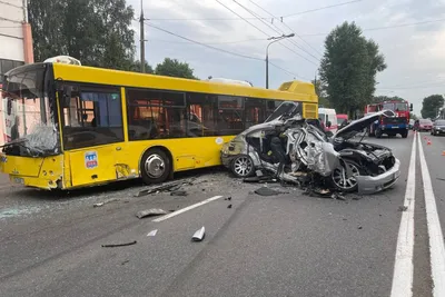 Под Уфой BMW на встречке столкнулся с автобусом «Башавтотранса», есть  погибший - 23 декабря 2023 - ufa1.ru