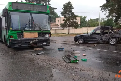 В Киеве пьяная водительница BMW врезалась в автобус | Комментарии.Киев