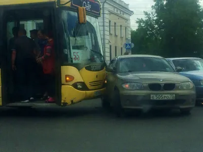 На Одоевском шоссе не поделили дорогу автобус и BMW - Новости Тулы и  области. Криминал - MySlo.ru