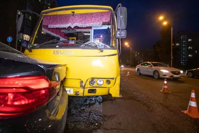 BMW въехал в автобус в Полоцке, 1 человек пострадал