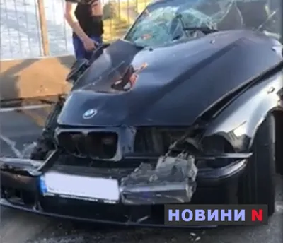 ДТП на \"перегоне\": BMW после столкновения с «зеленым» автобусом слетел с  дороги - Новости Николаева cегодня