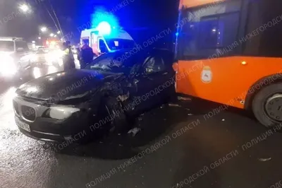 В Харькове BMW врезался в автобус: в результате ДТП 1 человек погиб, 5  травмированы | Українські Новини