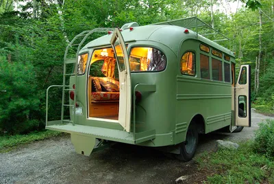 Семейная пара превратила школьный автобус в дом на колёсах и отправилась  путешествовать | Living in Travels