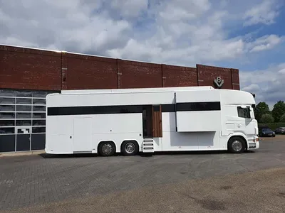 Хаус-лайнер: Neoplan Tourliner превратился в роскошный дом на колесах —  Авторевю