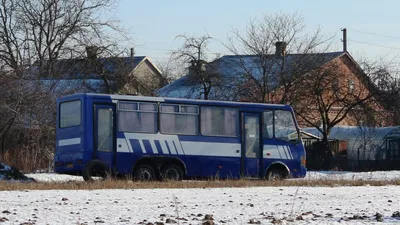 В пригороде Луцка обнаружен шестиколесыный автобус \"Эталон\", созданный в  единственном экземпляре. | РБК-Україна