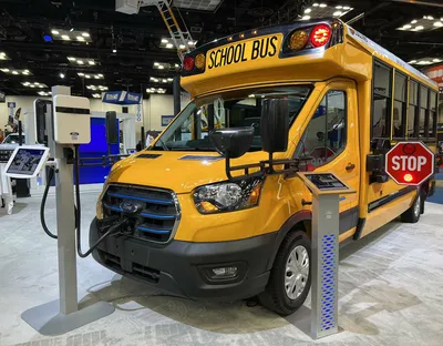 Представлен первый электрический школьный автобус Ford