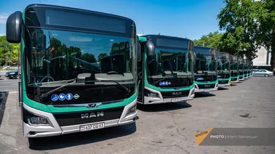 На центральной площади Ярославля жителям и гостям города показали новые  автобусы- Яррег - новости Ярославской области