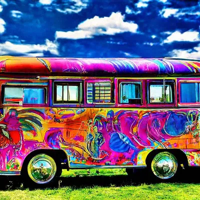 Автобус хиппи, разрисован яркими …» — создано в Шедевруме