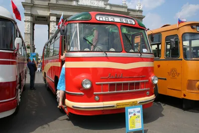 Автобус ЛАЗ-695 - почтовая открытка