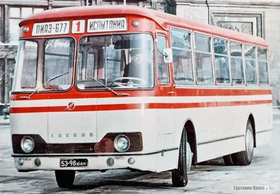 Масштабная модель автобуса ЛИАЗ-677М с запасным колесом