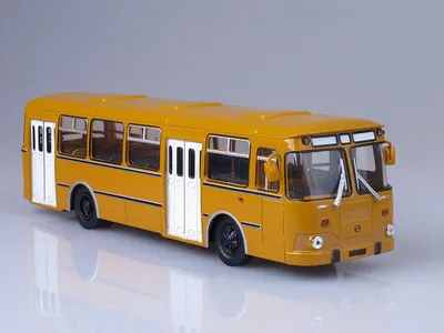 автобус Лиаз 677 М Оранжевый (с запасным колесом) 1983 СССР ClassicBus 1:43