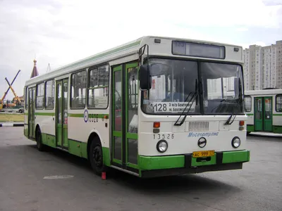 Купить масштабную модель автобуса ЛиАЗ-677М (бежевый-охра), масштаб 1:43  (СОВА)