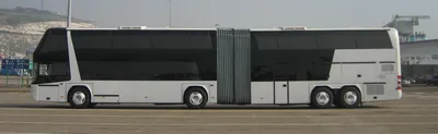 На продажу выставили уникальный четырехосный автобус Megaliner –  Автоцентр.ua