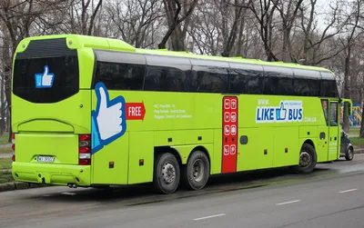 На продажу выставили уникальный четырехосный автобус Megaliner –  Автоцентр.ua