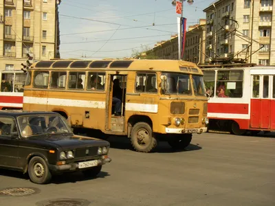 ПАЗ-672 — советский автобус малого класса, производившийся Павловским  автобусным заводом в 1967—1989 годах. Предшественник — ПАЗ-652, преемник —  ПАЗ-3205. Автобусы ПАЗ-672 были предназначены для районных и пригородных  маршрутов с малым пассажиропотоком ...