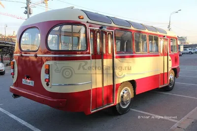 Купить масштабную модель автобуса ПАЗ-672М санитарный, масштаб 1:43 (СОВА)