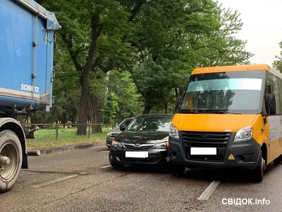 В Николаеве столкнулись «Субару» и микроавтобус «Рута» | СВІДОК.info