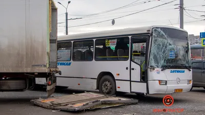 ДТП с украинцами в Польше - автобус врезался в фуру, есть пострадавшие -  фото - Апостроф
